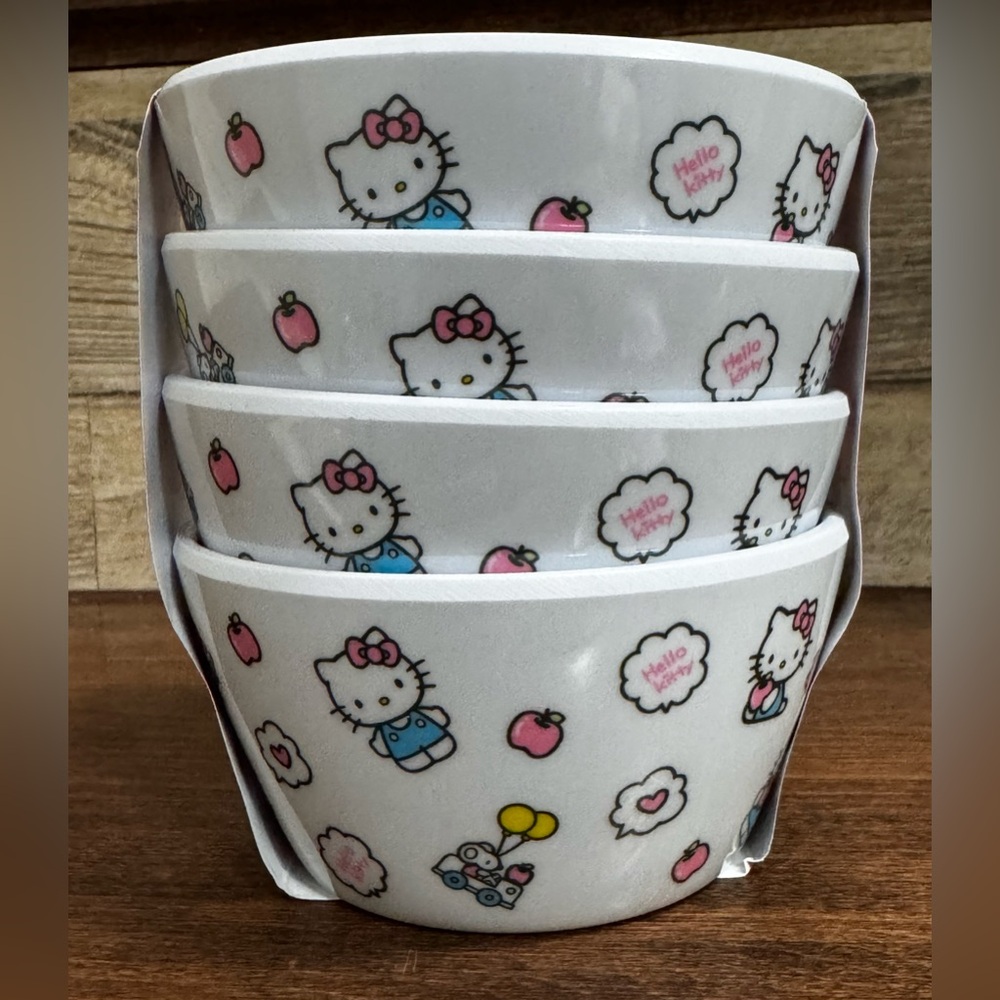 Super Cute 🥰 Collection Hello Kitty & Apples 🍎 🎀 Set of 4 Melamine Mini Bowls